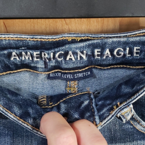 AMERICAN EAGLE destroyed design pocket jean shorts - Picture 4 of 5